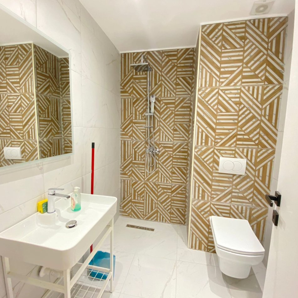 Tirane, shitet apartament 1+1+Aneks+Ballkon Kati 2, 56 m² 119.500 € (komuna e parisit, queen hotel)