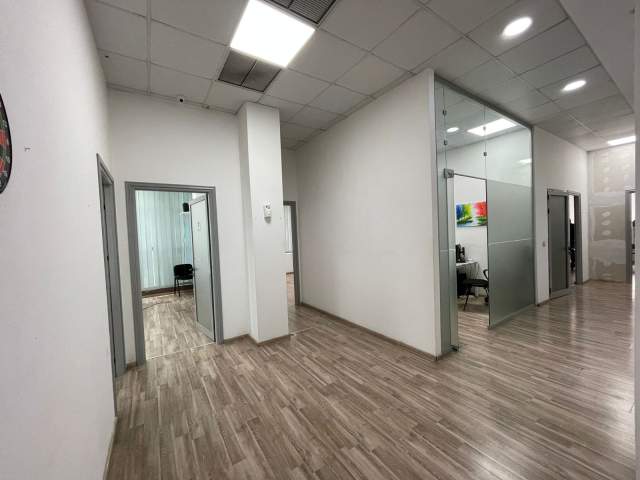 Tirane, shitet dyqan Kati 2, 210 m² 1.650 Euro/m2 (Rruga Frang Bardhi)