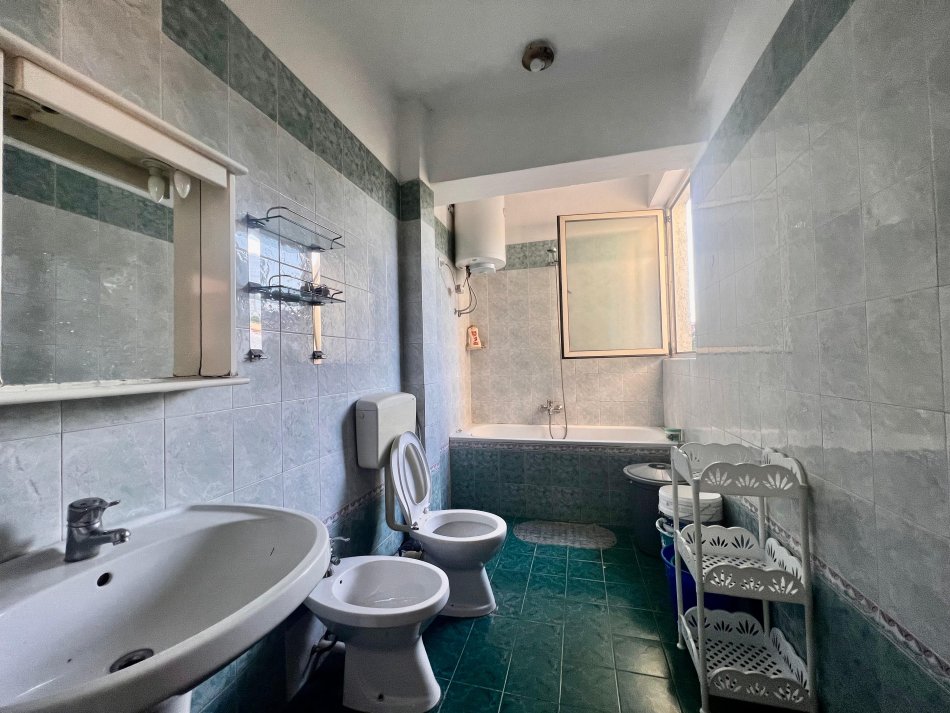 Tirane, shitet apartament 1+1+Ballkon Kati 4, 61 m² 120.000 € (Shkolla Osman Myderizi)