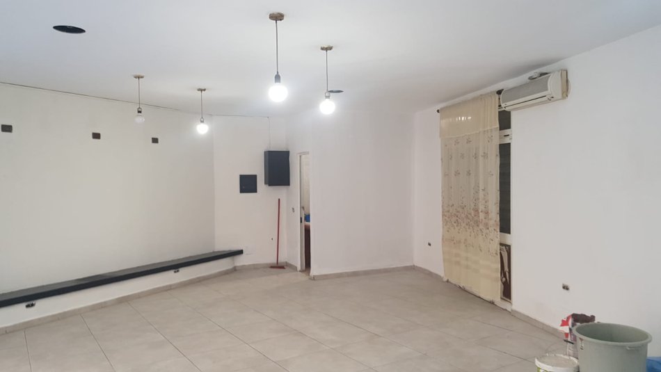 Tirane, jepet me qera ambjent biznesi Kati 0, 61 m² 600 € (rruga e durresit)