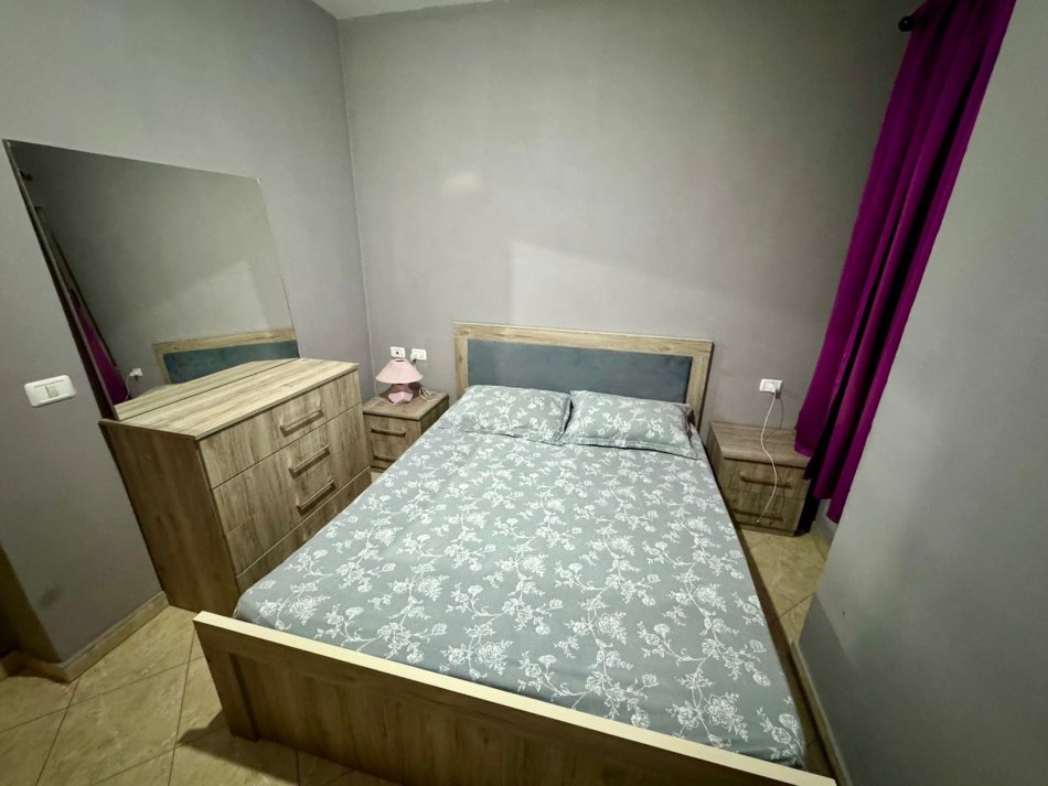 Tirane, jepet me qera apartament 1+1+Ballkon Kati 3, 70 m² 400 € (Teodor Keko)