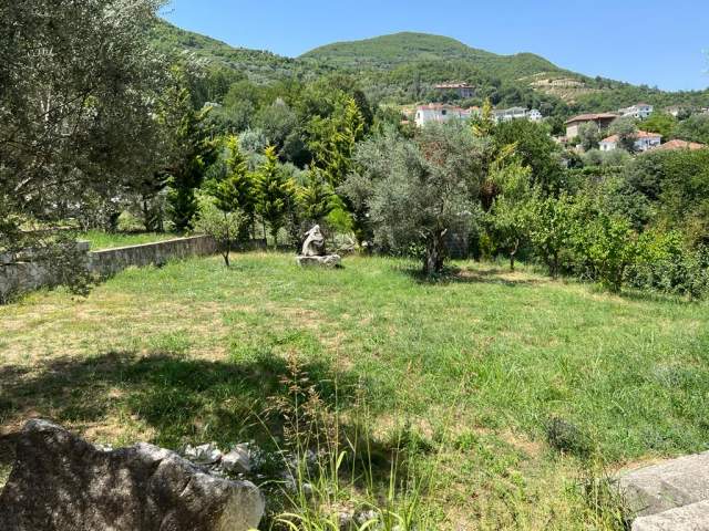 Tirane, shes Vile 1.800 m² 330.000 Euro (Dobresh)