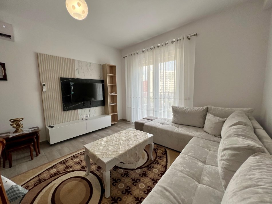 Tirane, jepet me qera apartament 1+1 Kati 4, 70 m² 450 € (rruga 5 maji)