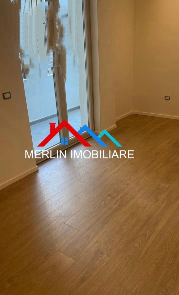 Tirane, jepet me qera 2+1 Kati 2, 95 m² 950 € (Rruga e Kavajes)