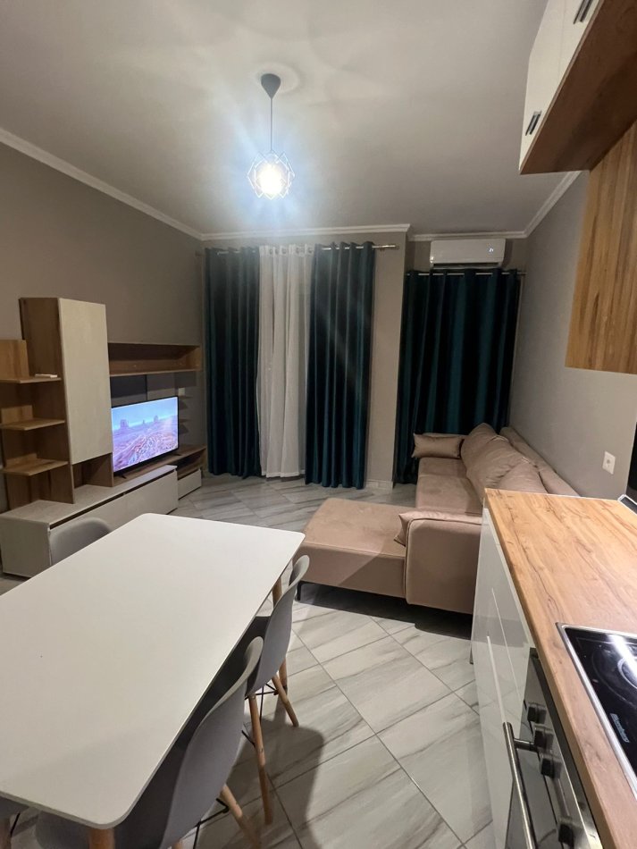 Tirane, jepet me qera apartament 2+1 Kati 8, 80 m² 400 € (Bathore)