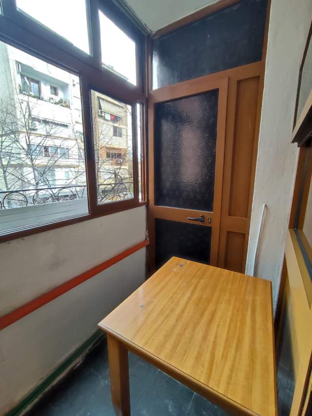Tirane, jepet me qera apartament 1+1 Kati 3, 55 m² 250 Euro (brryli)