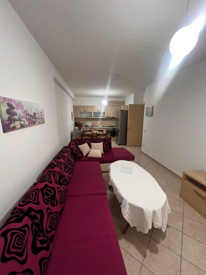 Tirane, jepet me qera apartament 1+1 Kati 2, 68 m² 500 € (Rruga e Kavajës)