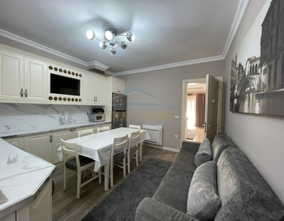Tirane, jepet me qera apartament 3+1 Kati 2, 150 m² 600 € (Fresk)