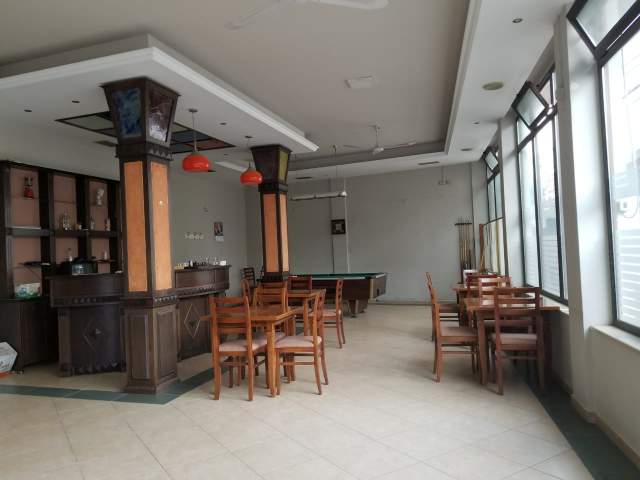 Elbasan, jepet me qera ambjent biznesi 106 m² 35.000 Leke