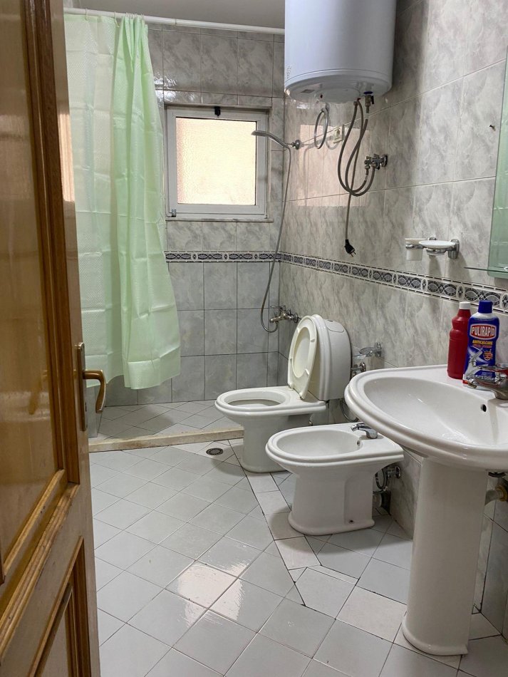 Tirane, jepet me qera apartament 2+1+Ballkon Kati 7, 100 m² 450 € (Laprake , Rruga Dritan Hoxha)