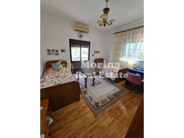 Durres, shitet Vile Kati 1, 380 m² 450.000 € (Rruga Jeronid De Rada)