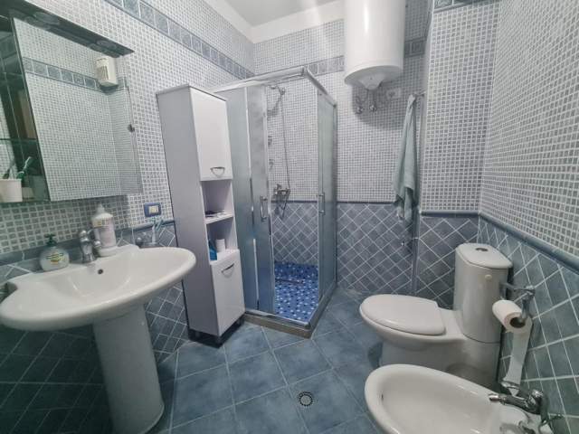 Tirane, jepet me qera apartament 2+1+BLK Kati 3, 116 m² 1.200 Euro (Rruga Papa Gjon Pali II)