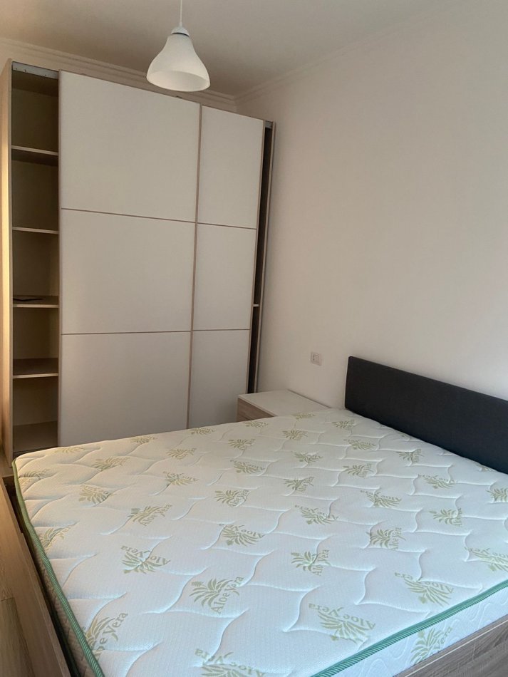 Tirane, jepet me qera apartament 1+1+Ballkon, Kati 2, 70 m² 400 € (Ali demi , prane markates se vjeter)