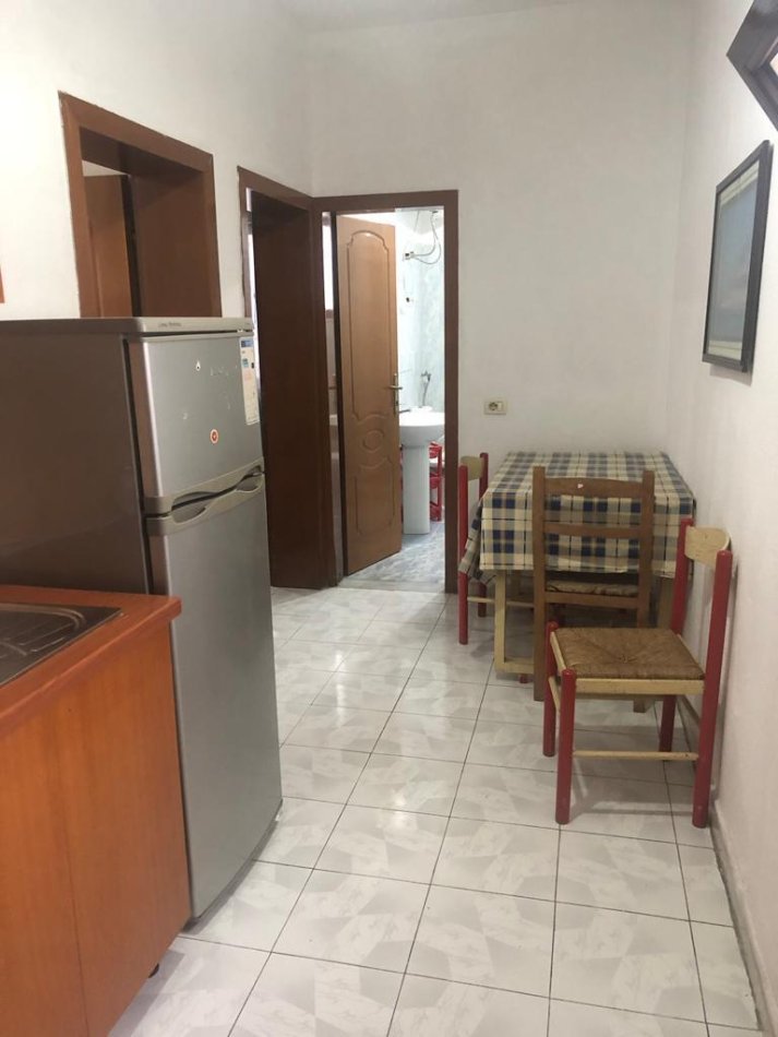 Tirane, jepet me qera apartament 2+1 Kati 2, 80 m² 300 € (Rruga e dibres)