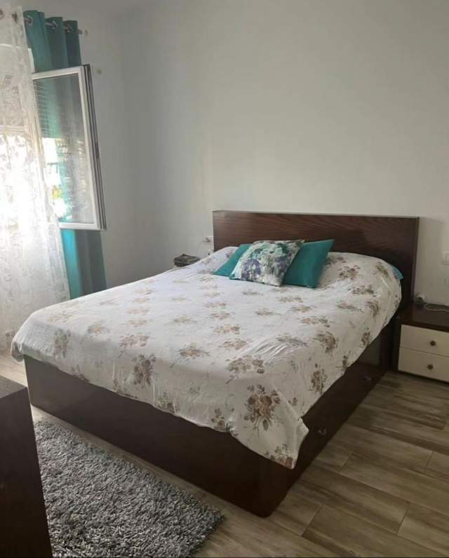 Tirane, jepet me qera apartament 2+1 Kati 4, 90 m² 700 Euro (prane shkolles Emin Duraku)