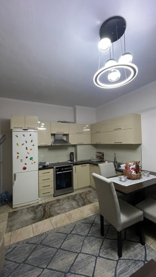 Tirane, jepet me qera apartament 2+1 Kati 5, 80 m² 450 € (Astir)