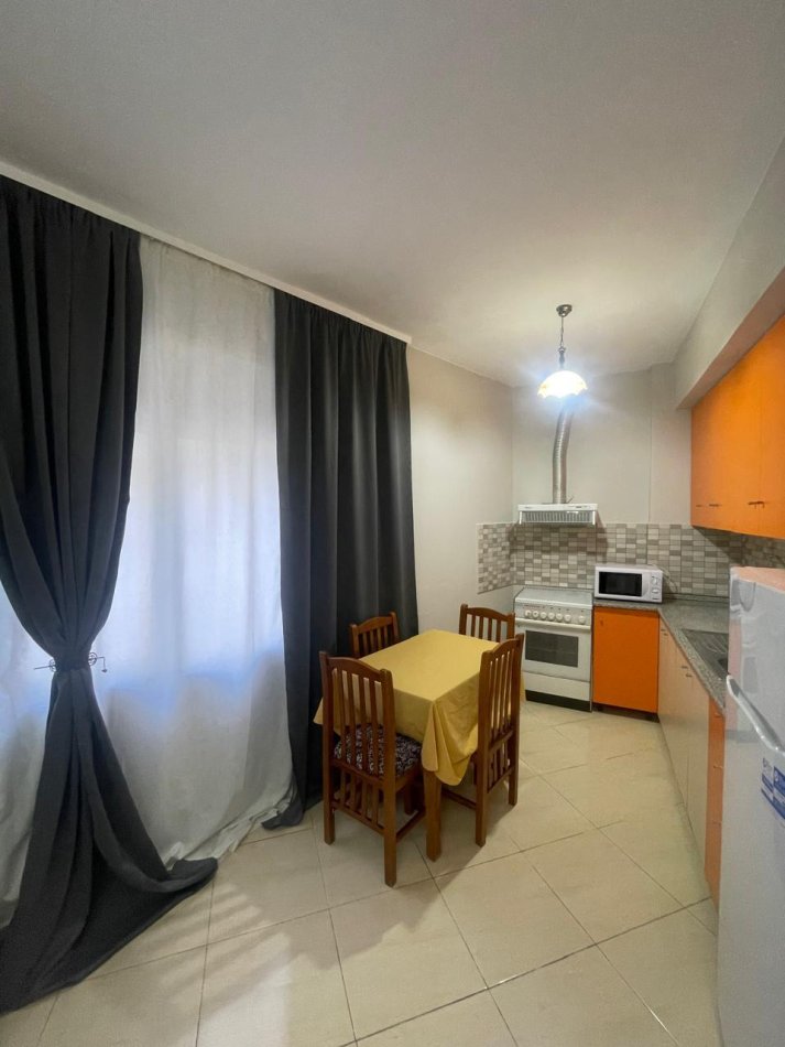 Tirane, jepet me qera apartament 1+1+Ballkon Kati 3, 76 m² 500 € (Medar Shtylla)