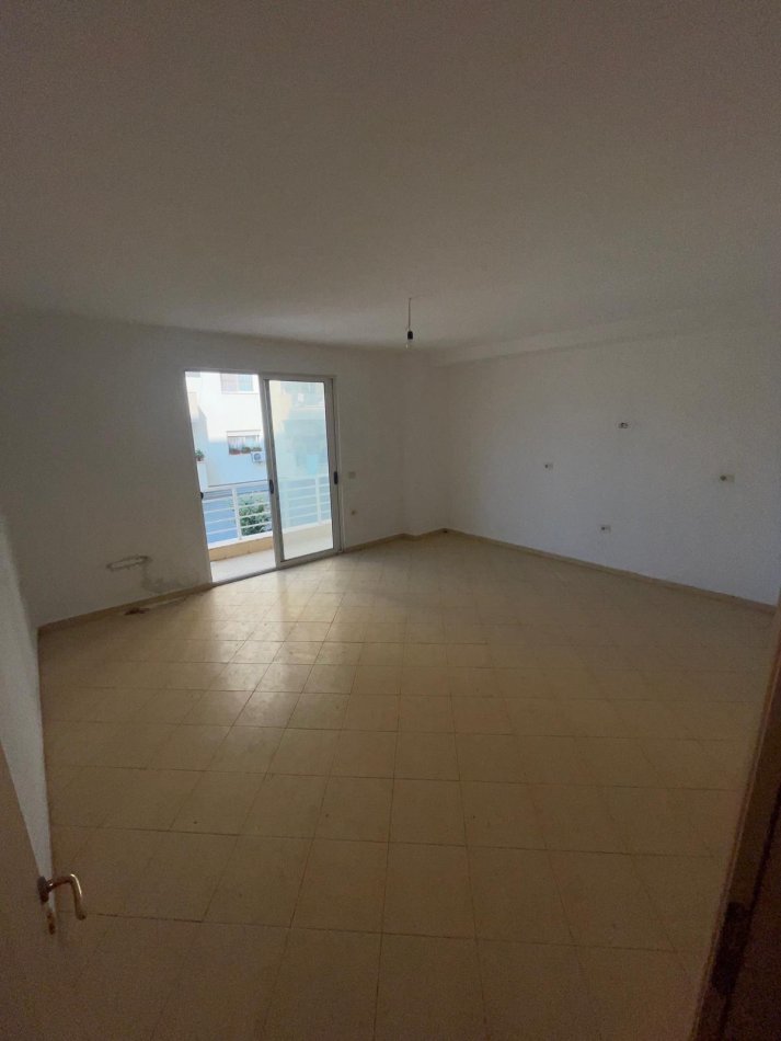 Tirane, jepet me qera apartament 2+1 Kati 2, 100 m² 300 € (Yzberisht)