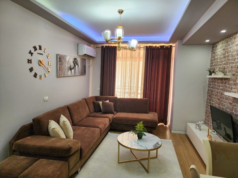 Tirane, jepet me qera apartament 2+1 Kati 7, 85 m² 570 € (Astir)