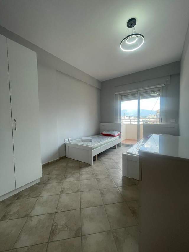 Tirane, jepet me qera apartament 2+1+BLK Kati 4, 75 m² 450 Euro (KOPSHTI BOTANIK)