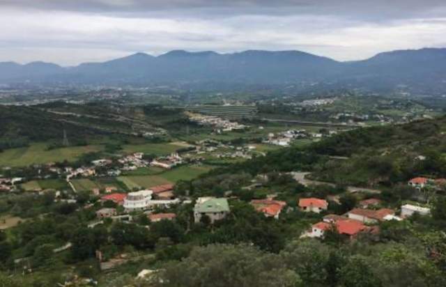 Tirane, shes toke 13.600 m² 80 Euro/m2 ne Petrele