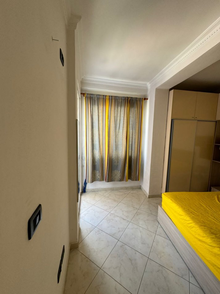 Tirane, jepet me qera apartament 1+1+Ballkon Kati 7, 60 m² 380 € (Astir , Vila L1 , rruga Loni Ligori prane pasticeri Nela 5)