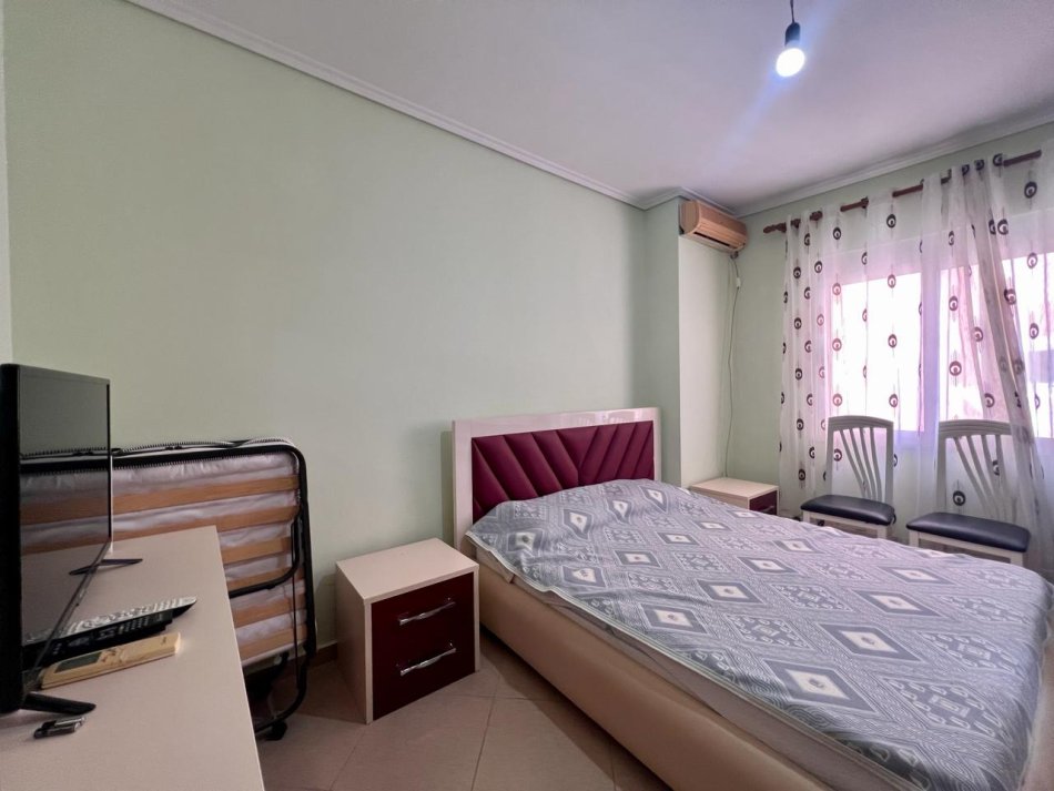 Shitet, Apartament 1+1+Ballkon ,Sarandë.