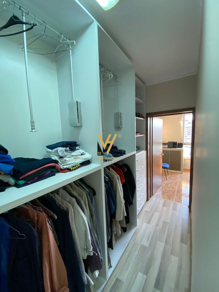 Tirane, jepet me qera apartament 2+1+Ballkon Kati 10, 145 m² 1.500 € (BLLOK)