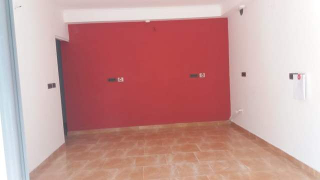 Elbasan, jepet me qera ambjent biznesi 40 m² 150 Euro