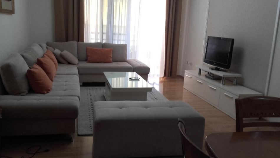 Tirane, jepet me qera apartament 2+1+Aneks+Ballkon Kati 8, 104 m² 650 € (rruga asim voksi , kompleksi panorama)