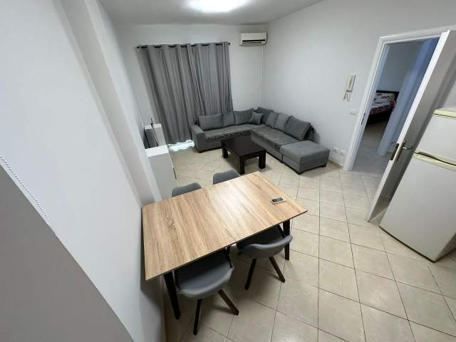 Tirane, jepet me qera apartament 1+1+BLK Kati 5, 60 m² 550 Euro (Komuna Parisit)