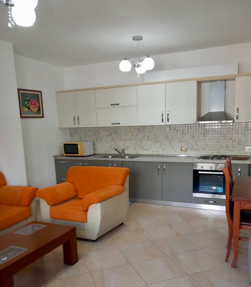 Tirane, jepet me qera 1+1 Kati 5, 95 m² 530 € (Rruga Jordan Misja)