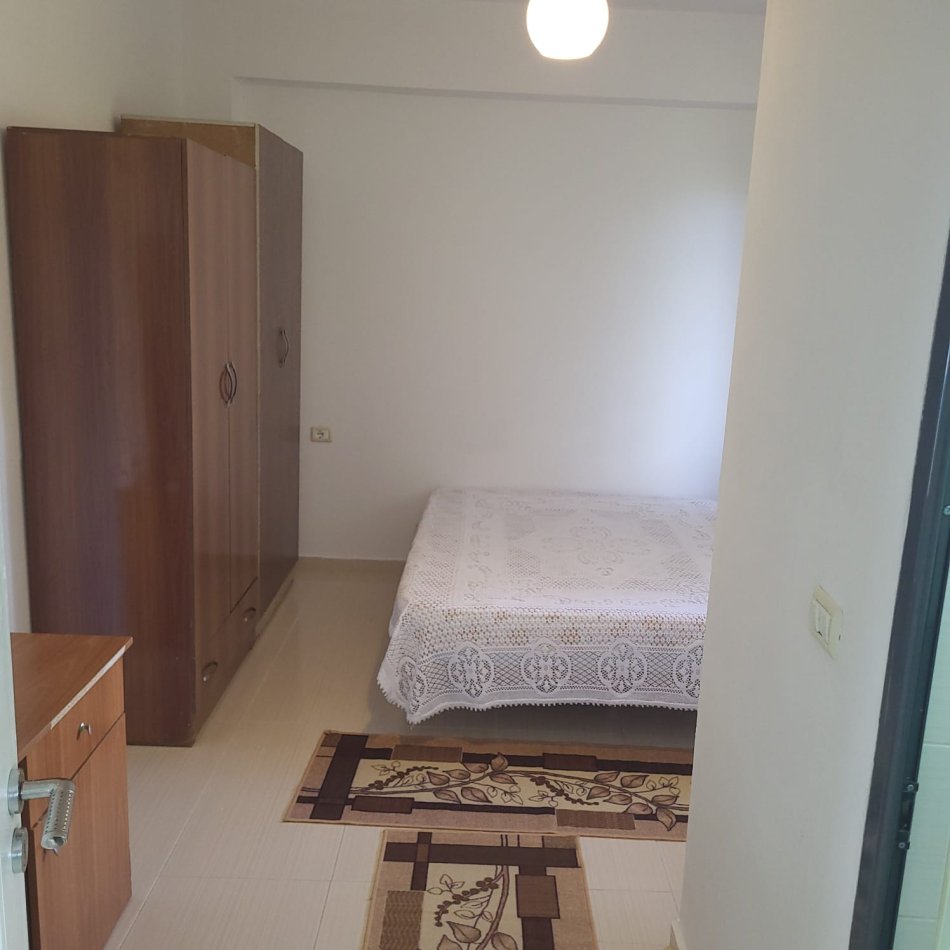 Tirane, jepet me qera apartament 1+1 Kati 1, 80 m² 220 € (Sauk)