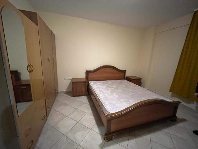 Tirane, jepet me qera apartament 1+1+BLK Kati 5, 65 m² 45.000 Leke (rruga Hoxha Tahsim)
