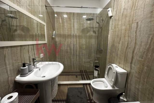 Tirane, jepet me qera apartament Kati 8, 155 m² 1.200 Euro (Liqeni i Tiranes)