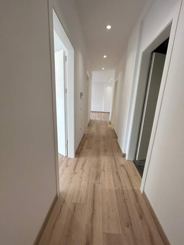 Tirane, jepet me qera apartament 2+1 Kati 4, 100 m² 1.300 Euro