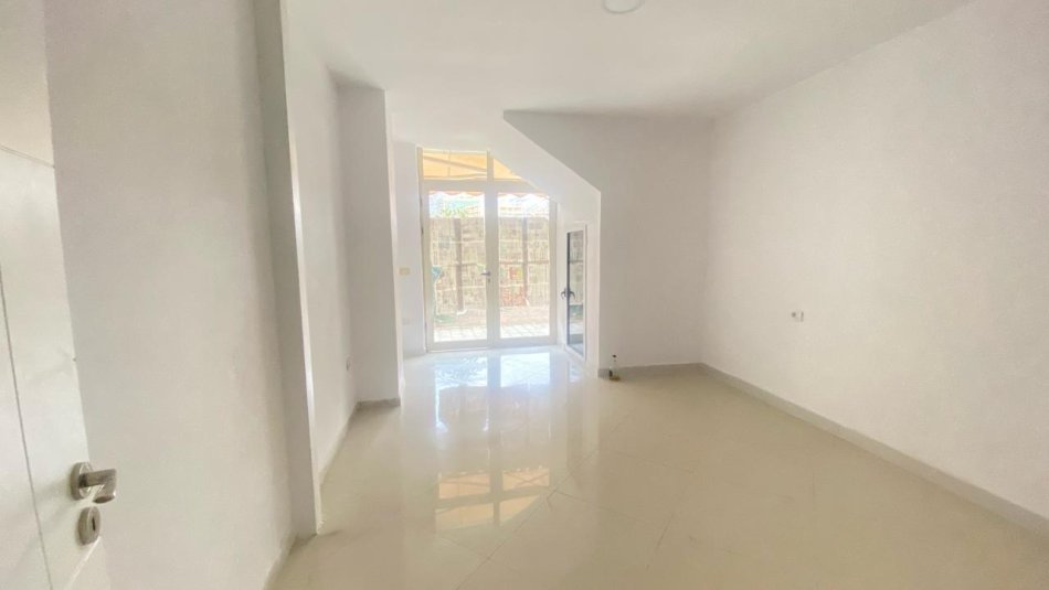Jepet Ambient Biznesi me qira tek Rr.Jordan Misja 300 Euro/Muaj