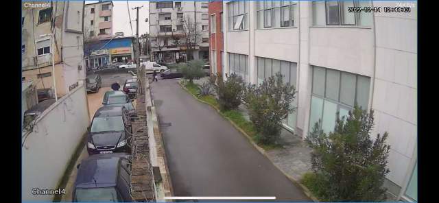 Tirane, jepet me qera ambjent biznesi Kati 2, 330 m² 2.000 Euro (Rruga BARDHYL, Tirane)