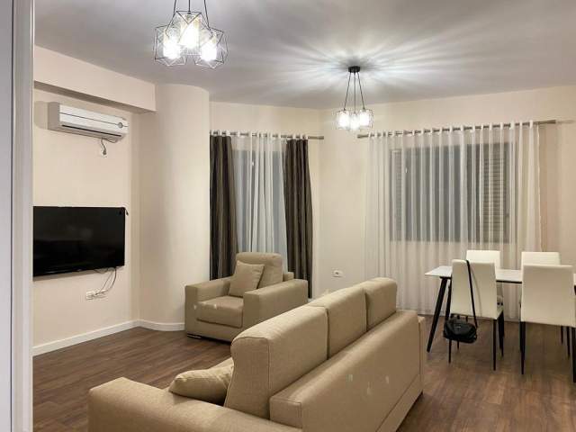 Tirane, jepet me qera apartament 2+1+BLK Kati 3, 120 m² 500 Euro (prane 2 Palmat)