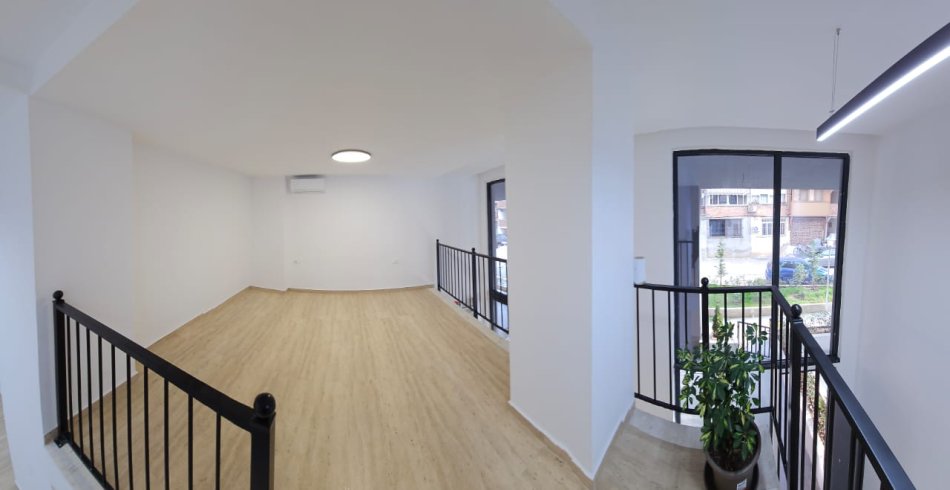 Tirane, jepet me qera ambjent biznesi Kati 0, 90 m² 1.000 € (Tefta Tashko Koco)