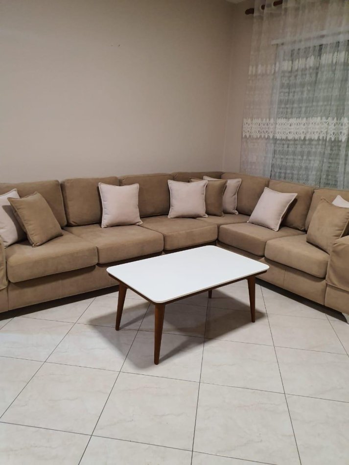 Tirane, jepet me qera apartament 2+1+Ballkon Kati 4, 110 m² 550 € (Rruga e Kavajes , prane hotel Hillton , prane delijorgjit)
