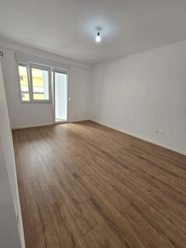 Tirane, shes apartament 2+1+Aneks+Ballkon Kati 7, 96 m² 210.000 € (rruga Kavajes)