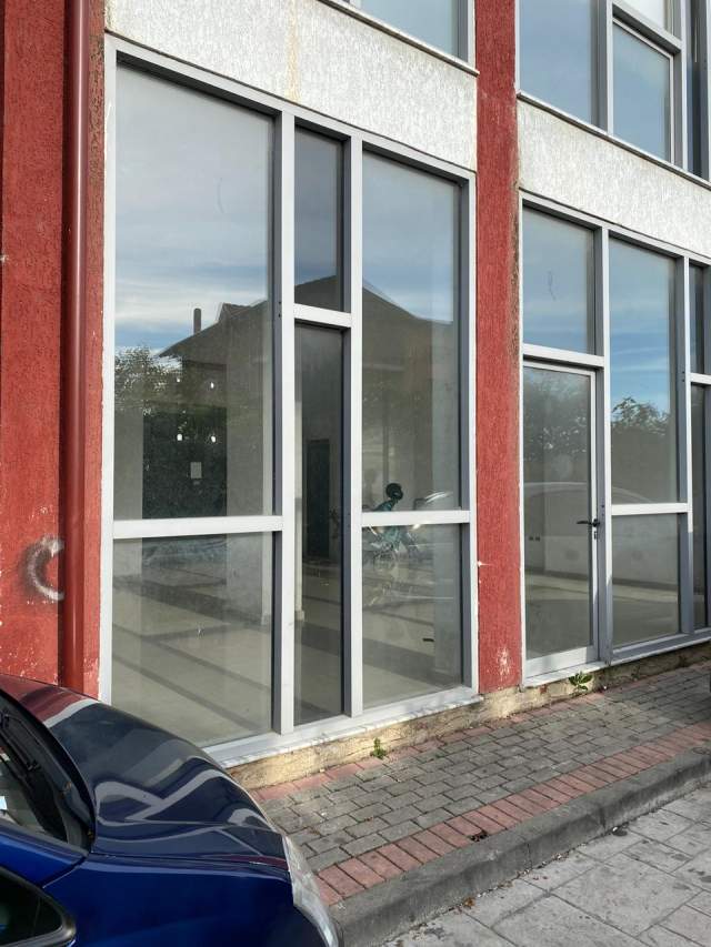 Tirane, shes ambjent biznesi Kati 1, 92 m² 110.000 Euro (Rruga Demokracia)