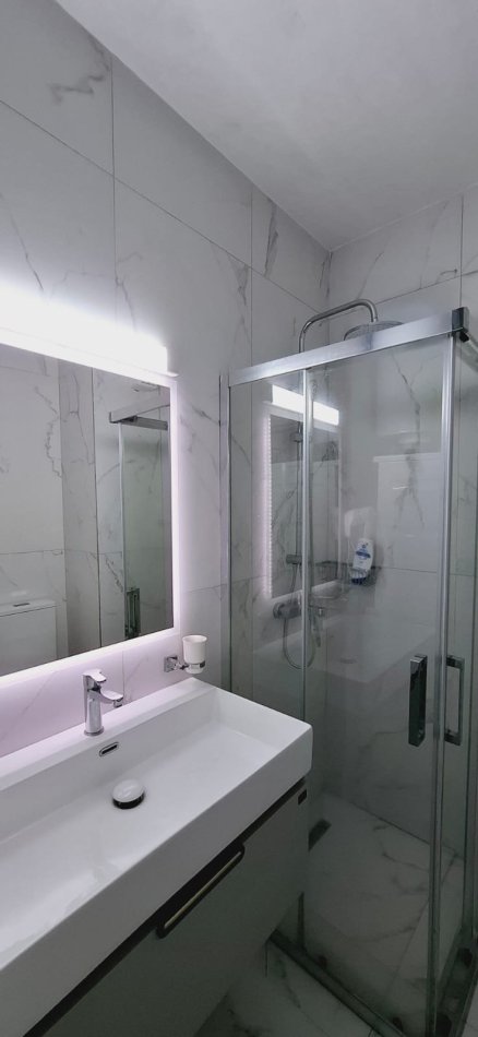 Tirane, jepet me qera apartament 1+1 Kati 2, 75 m² 600 € (Kopshti Botanik)