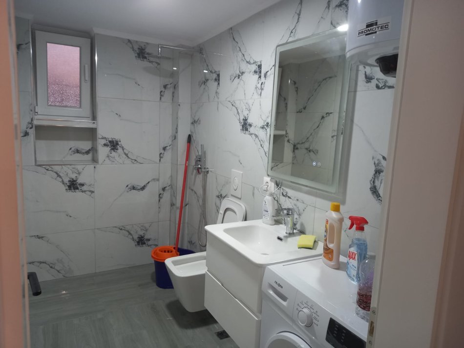 Tirane, jepet me qera apartament 2+1+Ballkon Kati 3, 80 m² 600 € (Rruga Asim Vokshi , perballe harry fultz)