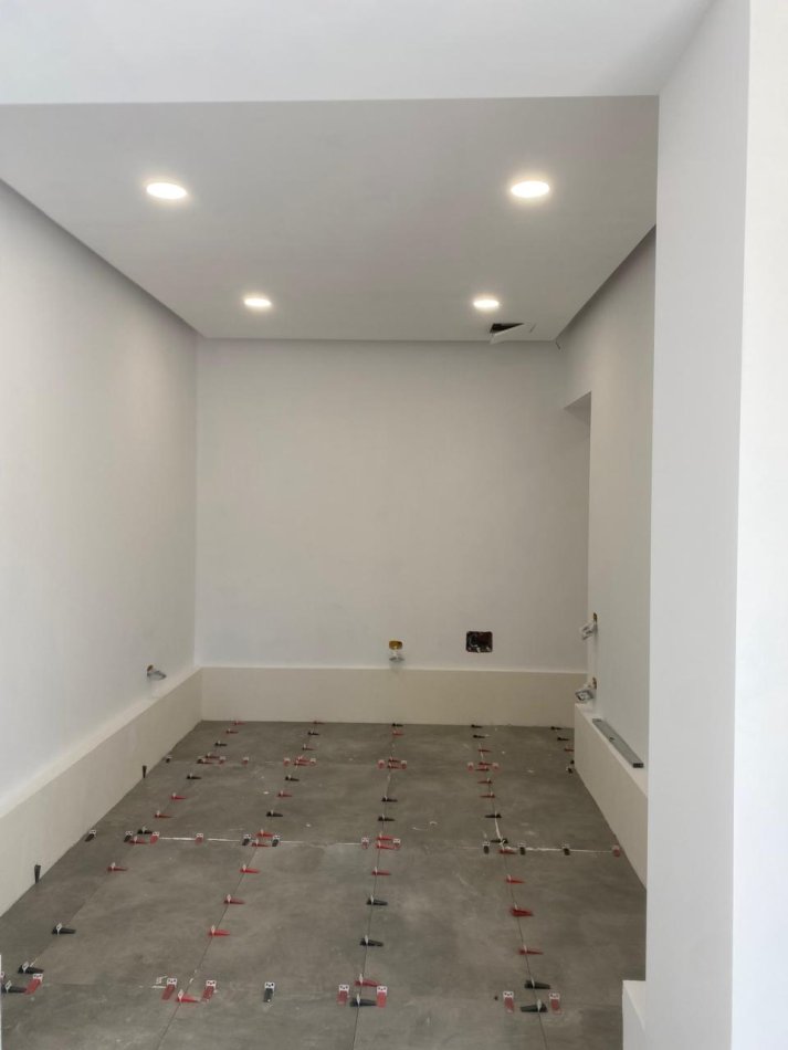 Tirane, jepet me qera ambjent biznesi Kati 0, 160 m² 2.500 € (bryli)