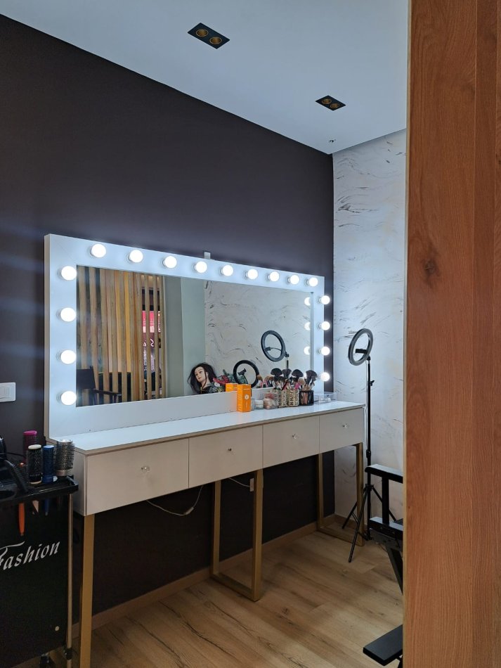 Tirane, jepet me qera ambjent biznesi Kati 0, 50 m² 900 € (XHANFIZE KEKO)
