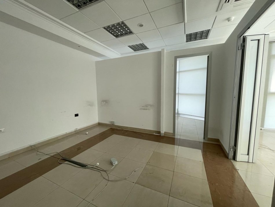 Qera, Ambient, Rruga Bardhyl, Tiranë - 1690€ | 141m²