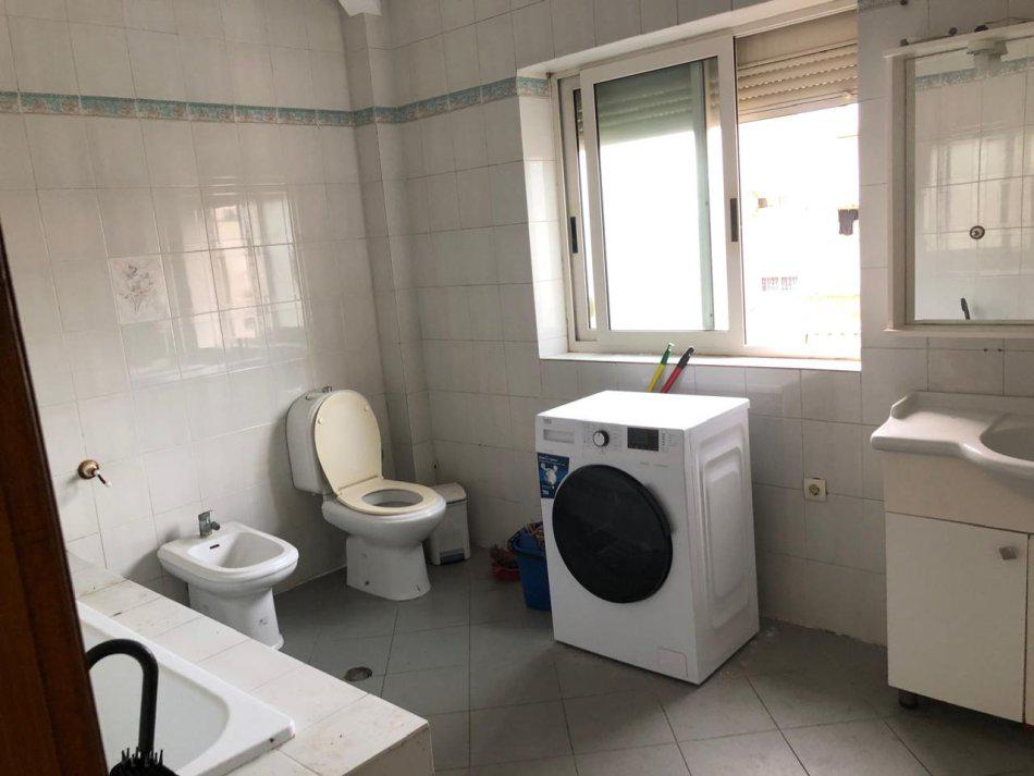 Tirane, jepet me qera apartament 2+1 Kati 5, 100 m² 400 € (Rruga e Durresit)