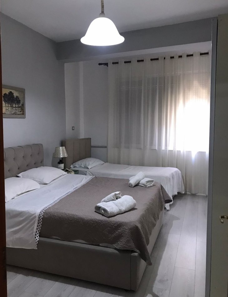 Tirane, jepet me qera apartament 1+1 Kati 2, 75 m² 650 € (QENDER,RRUGA BARDHOK BIBA)